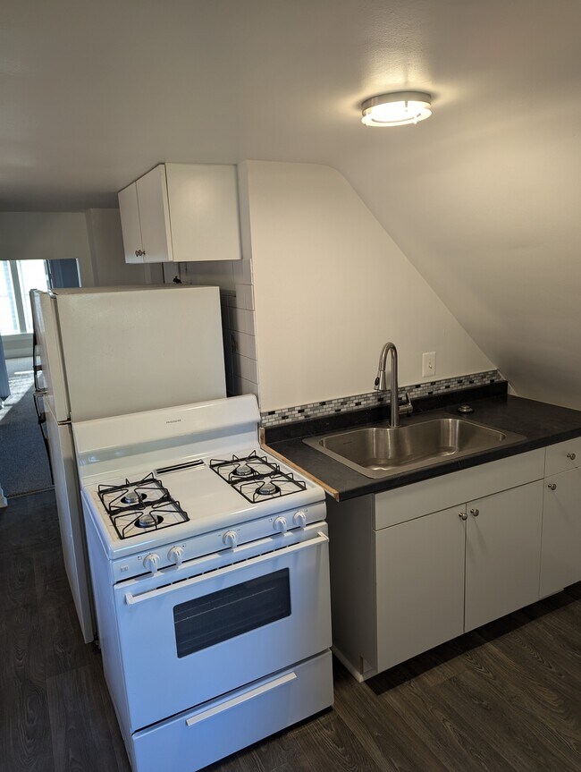 full size stove - 1313 Mason St