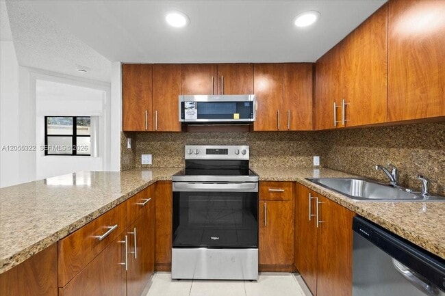 Building Photo - 8290 Lake Dr