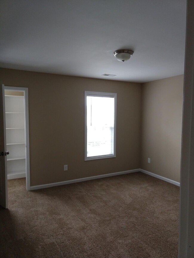 Building Photo - 2 Bedroom, 2.5 Bath Townhome In Applewood