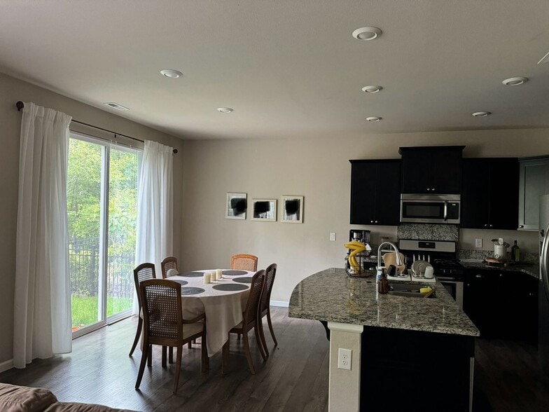 Building Photo - 4132 Cameron Dr NE