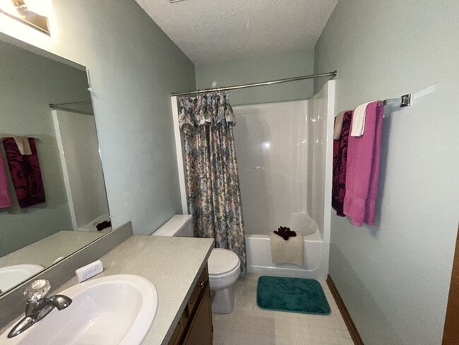 Building Photo - 49 Bay Springs Ct