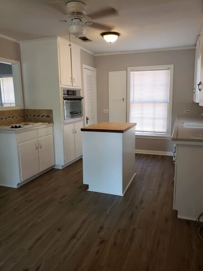Building Photo - 3515 E Brookview