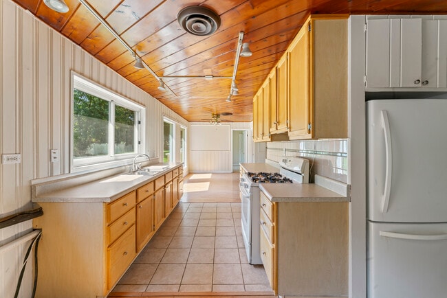 Building Photo - 4501 E Kuhn Rd