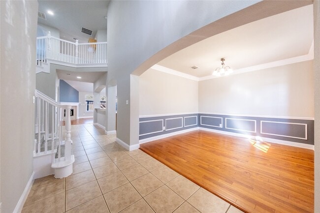 Building Photo - 1067 Valley Vista Dr