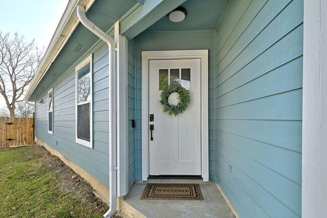 Building Photo - 5905 Los Dios Pl