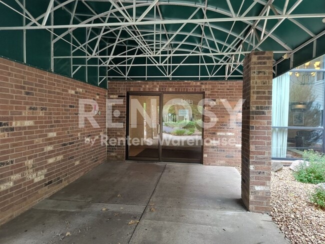 Building Photo - 1601 N Innsbruck Dr