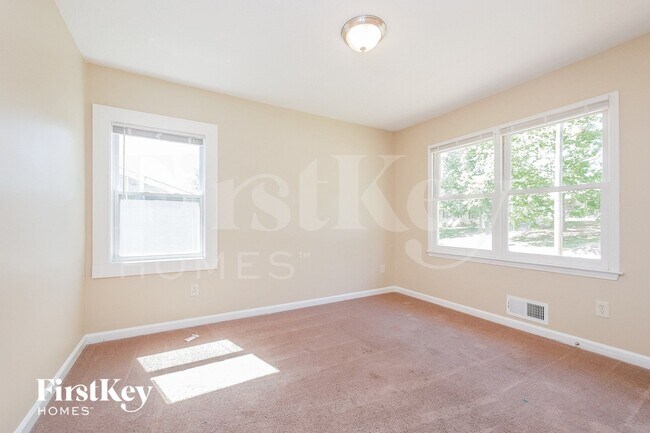 Building Photo - 1701 Underwood Dr SE