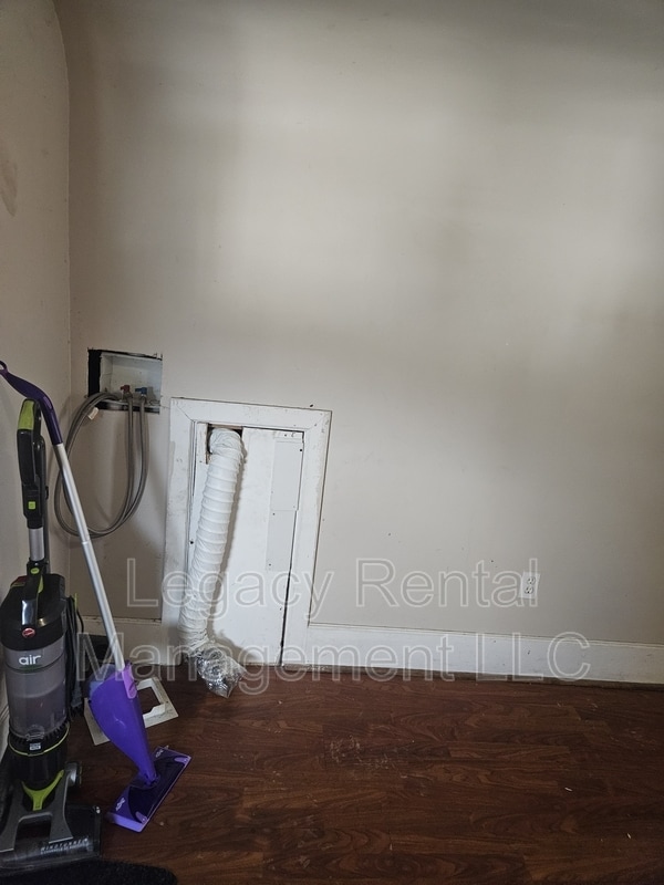 Building Photo - 535 W Shawnee Ave