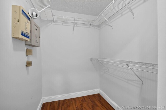 Building Photo - 924 Spoonbill Cir