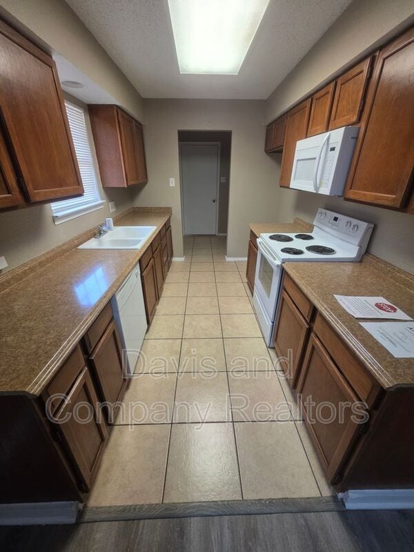 Building Photo - 4422 Fairgate Dr