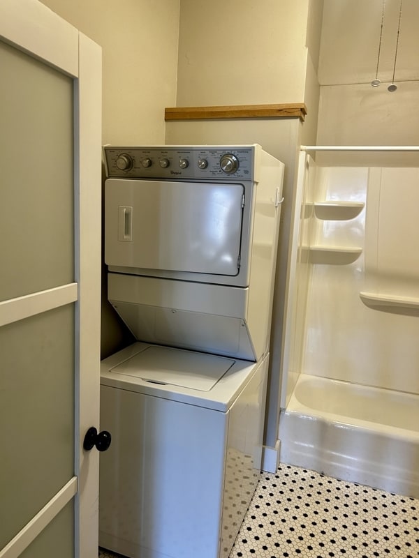 Building Photo - 845 Massachusetts St