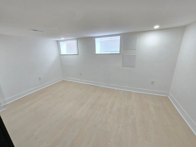 Building Photo - 1012 W Lanvale St