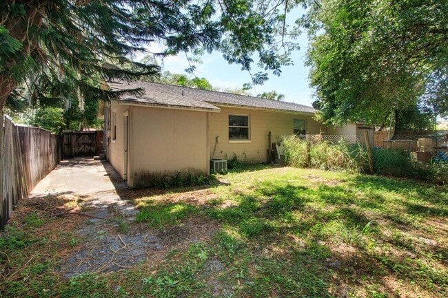 Building Photo - 1/2 Duplex, Historic Longwood area