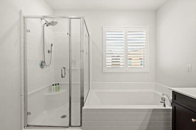 Building Photo - Spacious & Stylish 4 Bed 3 Bath in Chino P...