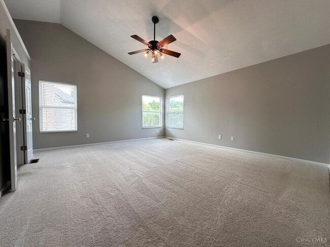 Building Photo - 5575 Glen Oak