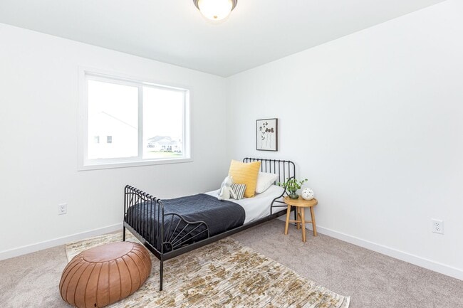 Building Photo - 3 Bed 2.5 Bath Single Family Home