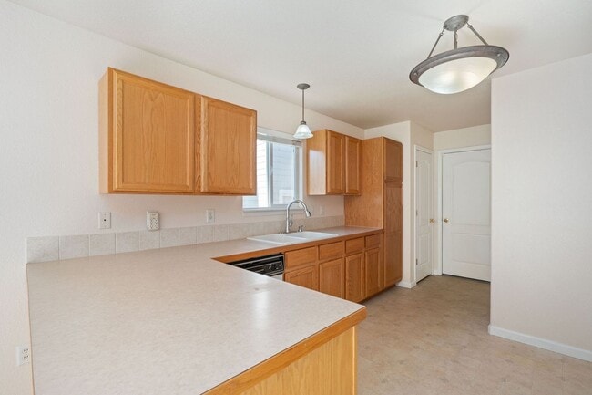 Building Photo - 3 Bedroom, 2 Bath Patio Home Now Available!