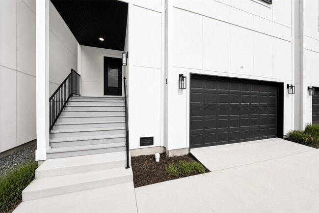 Building Photo - 1421 W 23rd St