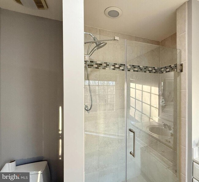 Building Photo - 819 Oak Knoll Terrace