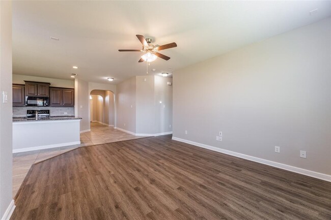 Building Photo - 1000 Meadow Scape Dr