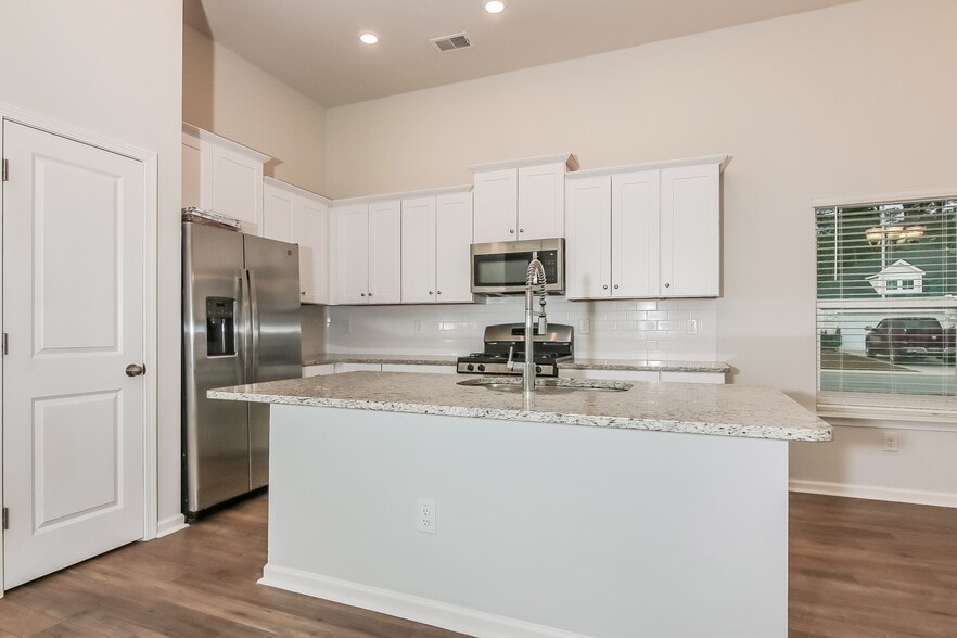 Building Photo - 476 Craigflower Ct