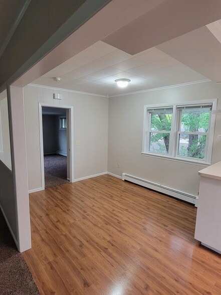 Dining room - 308 Lewis St S