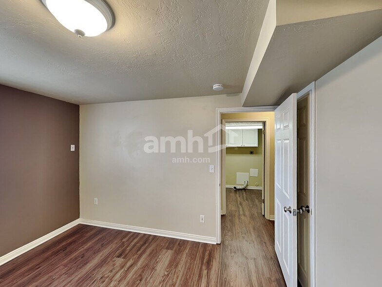Building Photo - 1109 E 320 S