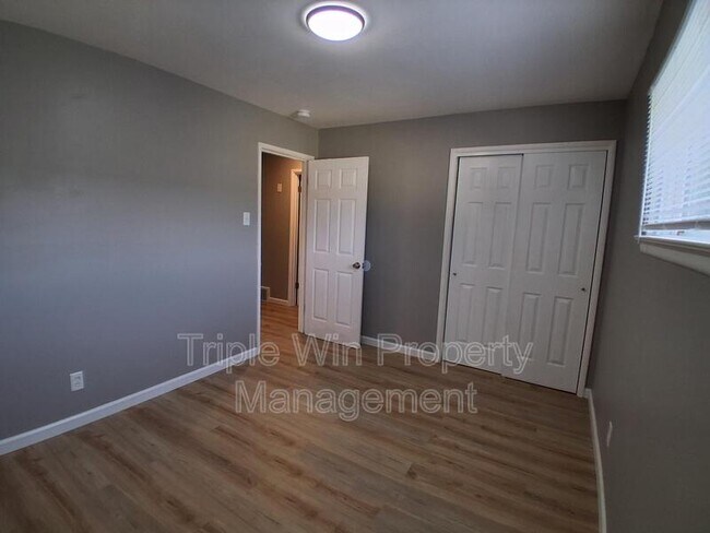 Building Photo - 524 Acorn Dr