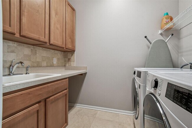 Building Photo - 16106 Rambling Rd