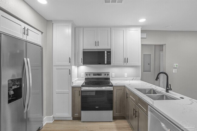 Building Photo - 721 W Jordan St