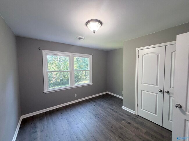 Building Photo - 11114 Hillwood Dr SE