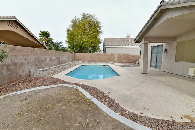 Building Photo - 1 Story with POOL