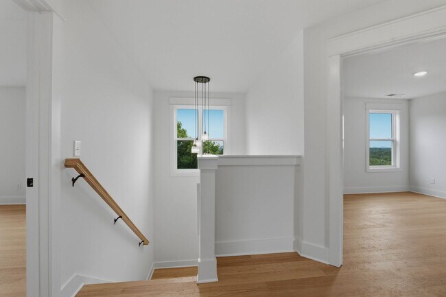 Building Photo - Spacious 5-Bedroom with Fenced Yard & Modern Amenities