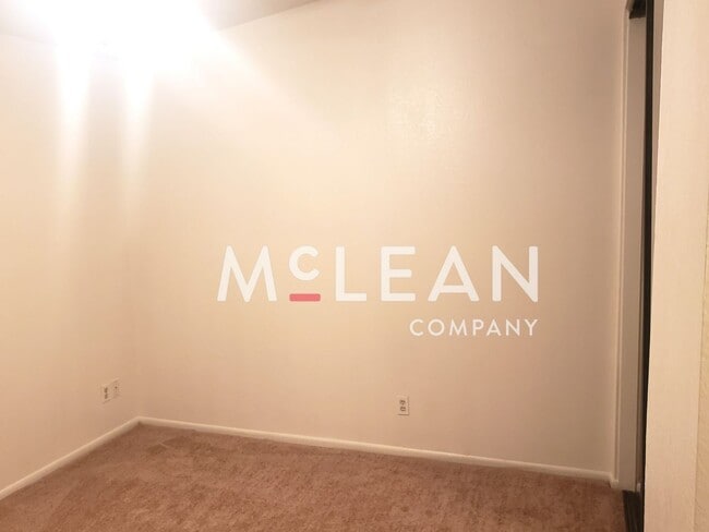 Building Photo - Cathedral Springs Condo