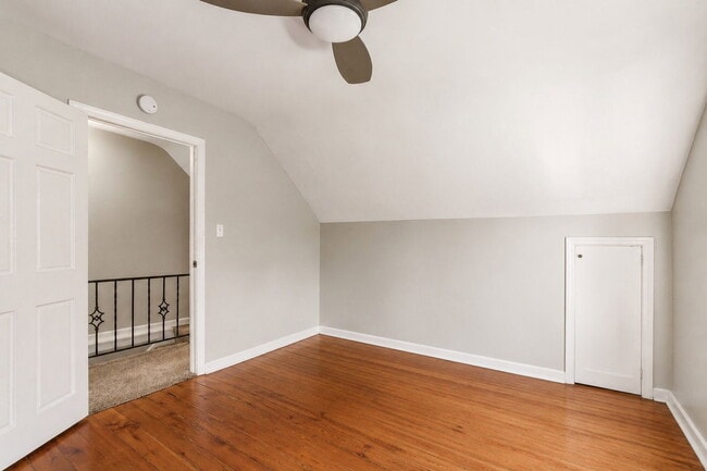 Building Photo - 506 S Lazelle St