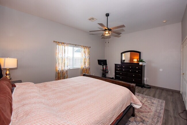 Building Photo - Spacious 3-Bedroom Oasis with Pool in Yuma...