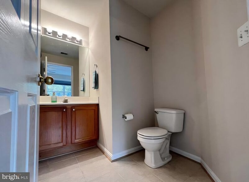 Building Photo - 511 Constellation Sq SE