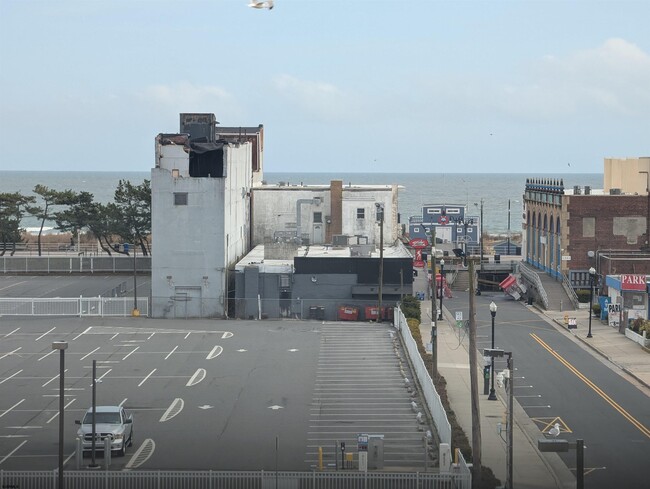 Building Photo - 143 S South Carolina Ave