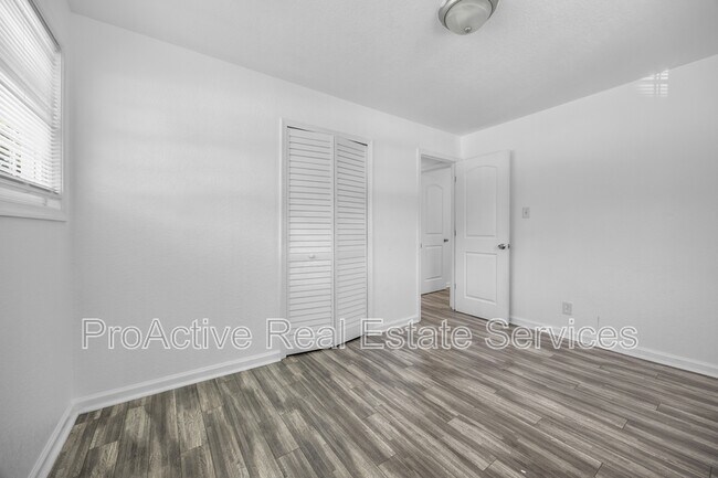 Building Photo - 107 Beazley Dr