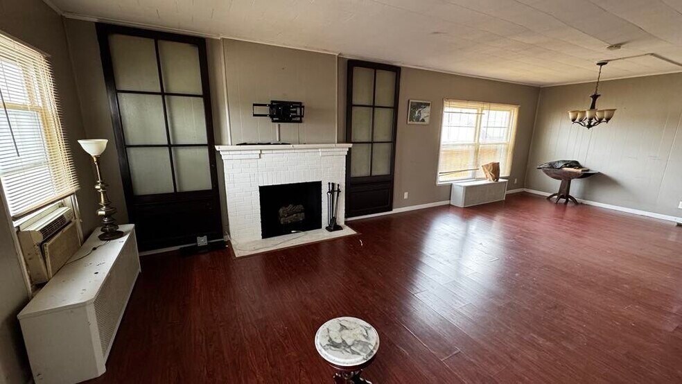 Building Photo - 1843 Hertel Ave