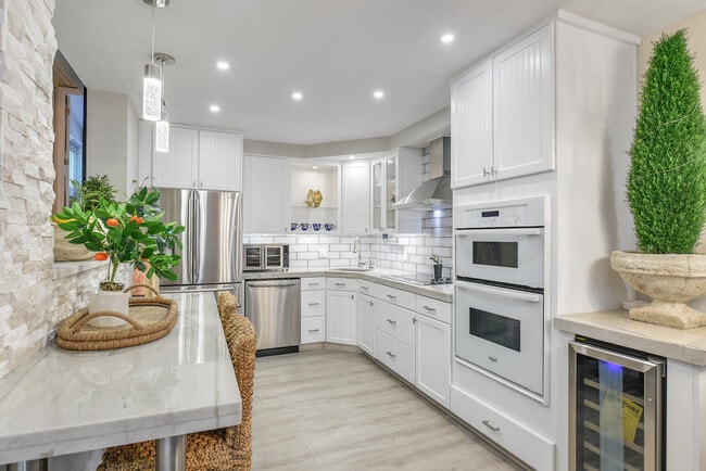 Building Photo - 250 S Ocean Blvd