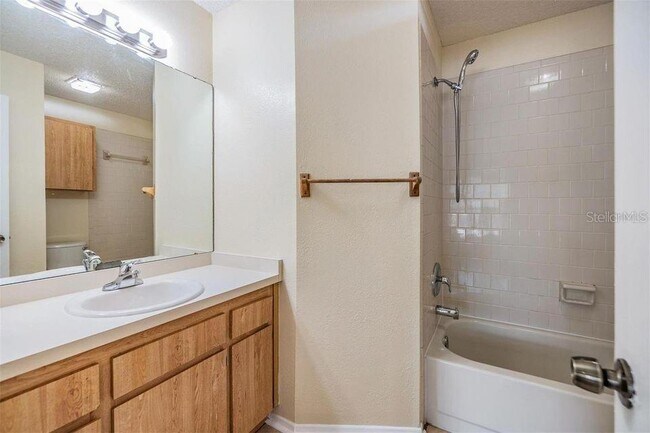 Building Photo - 3302 Laurel Dale Dr