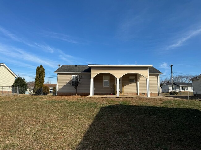 Building Photo - Charming Newly Renovated 3 Bed 2 Bath Home...