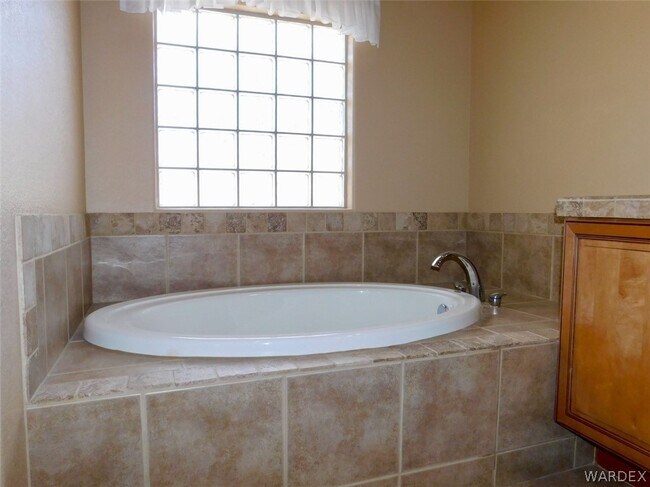 Building Photo - 2824 Fort Silver Dr
