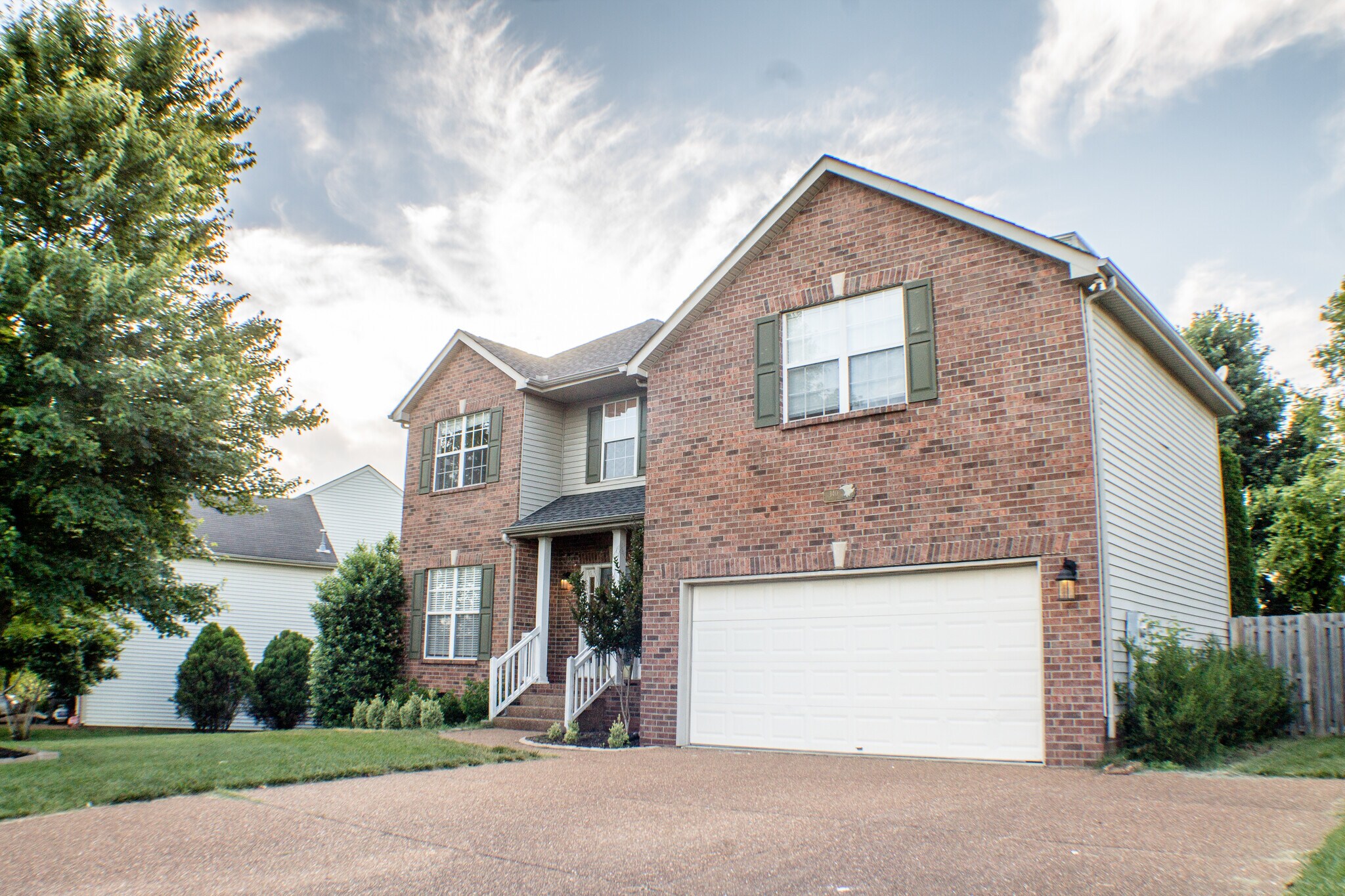 Building Photo - 140 Grove Ln S