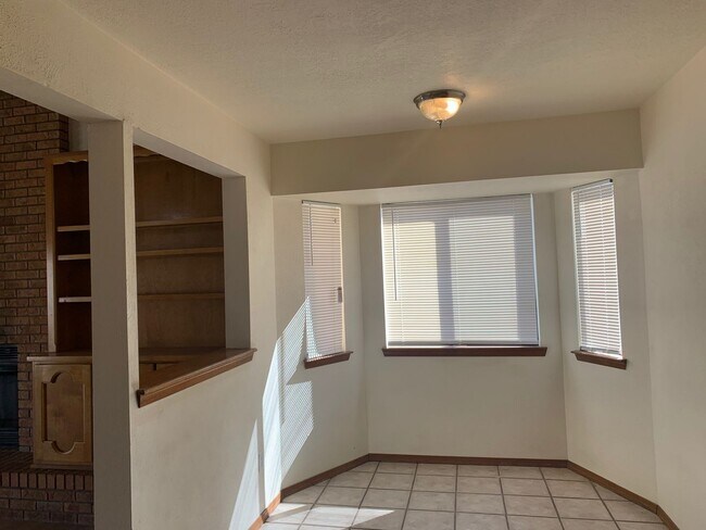 Building Photo - Heritage Hills Rental