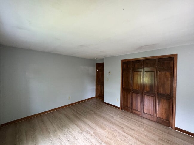 Building Photo - Woburn Townhouse| 2 Bed 1.5 Bath| Availabl...