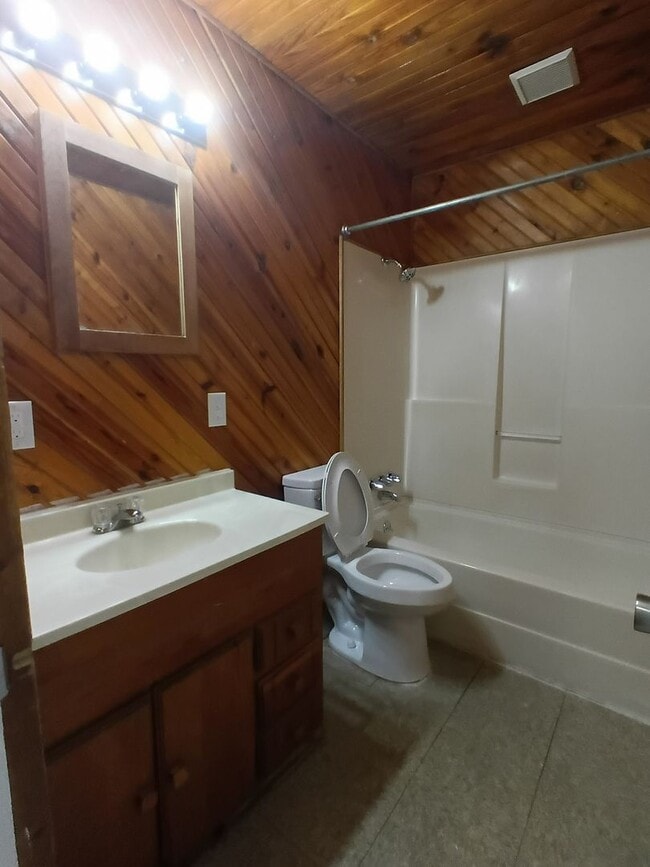 Building Photo - Lots of Space!