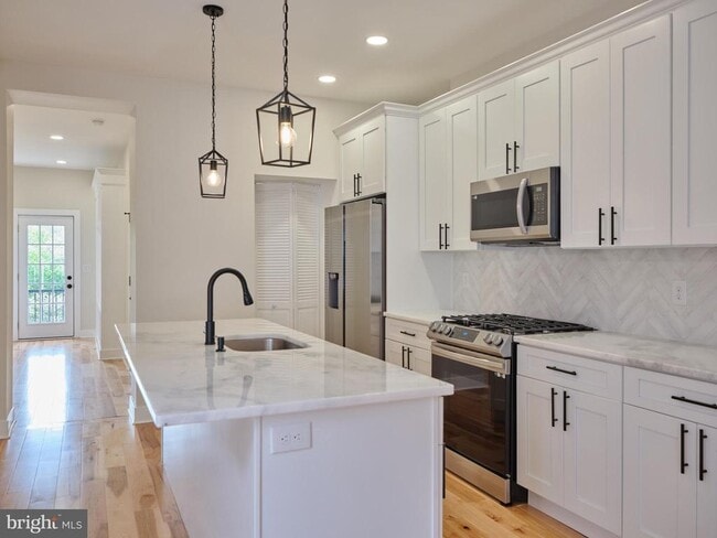 Building Photo - 32 S State St