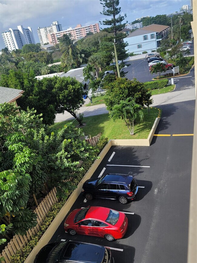 Building Photo - 1009 N Ocean Blvd